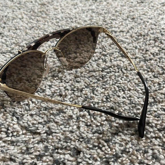 Sunglasses - Picture 2 of 7